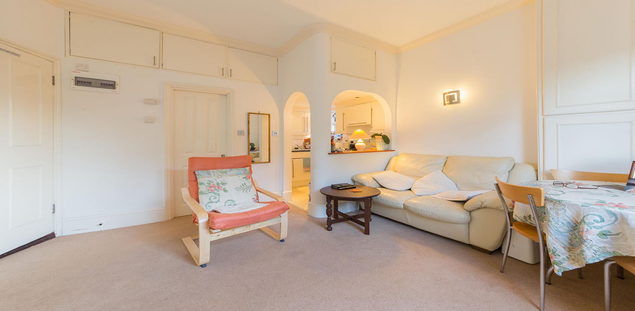 			WATER RATES INCLUDED, 1 Bedroom, 1 bath, 1 reception Flat			 Parliament Hill,  HAMPSTEAD HEATH / BELSIZE PARK